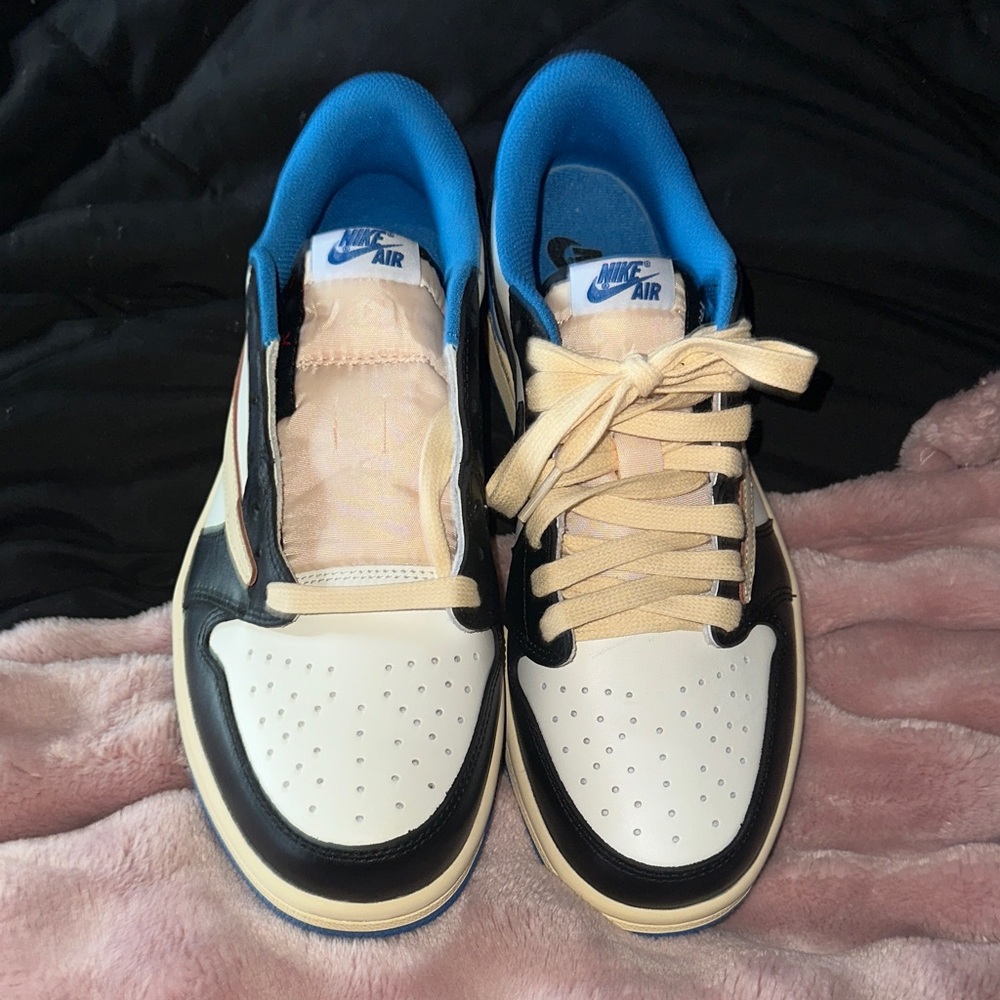 Nike Low Top Sneakers - White, Black & Blue